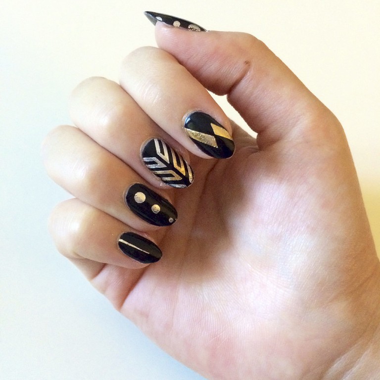 Flash-Tattoo-Nail-Art-DIY