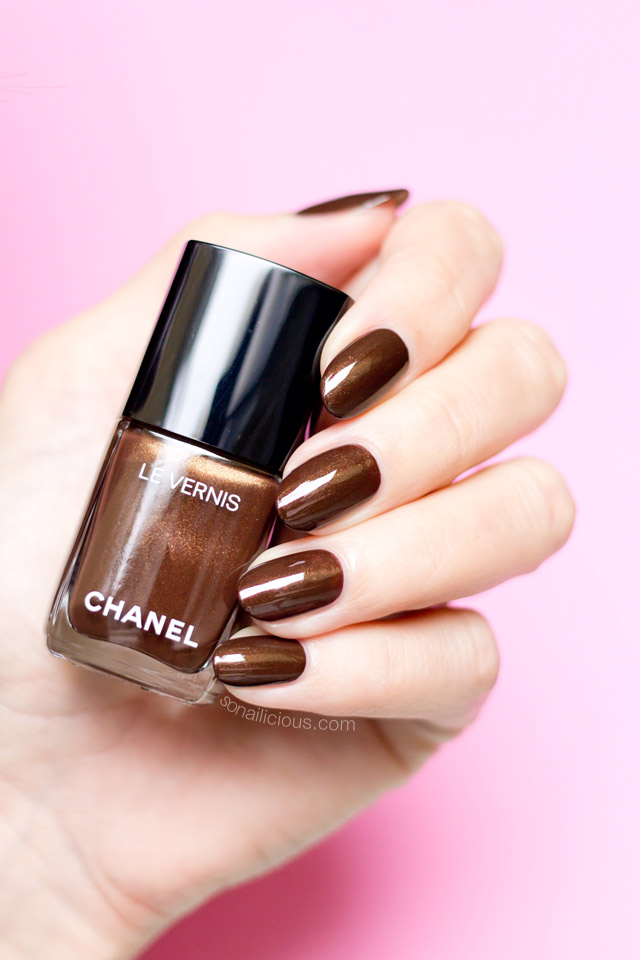 sản phẩm nail Chanel