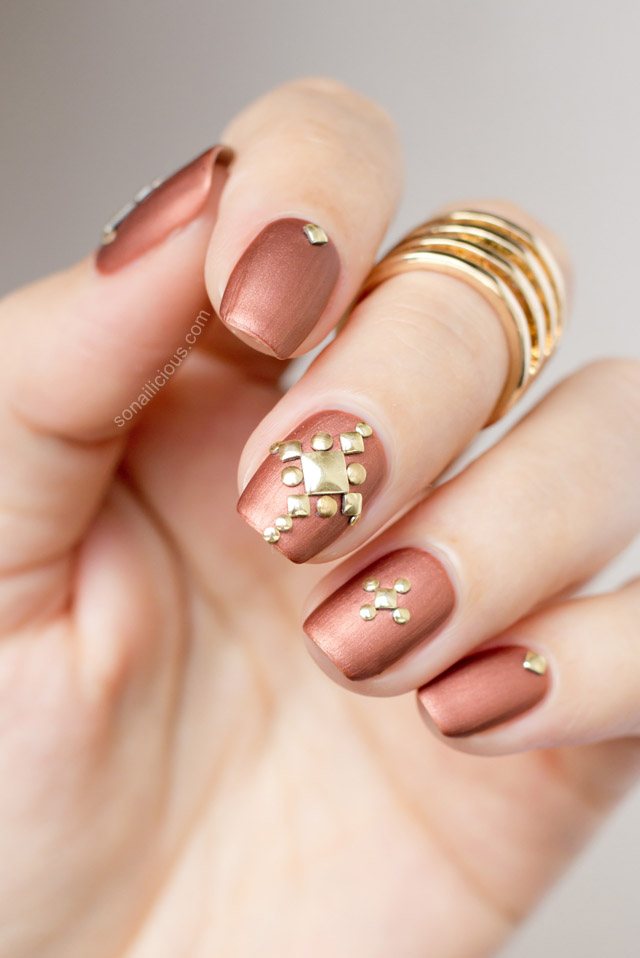 studded-nails