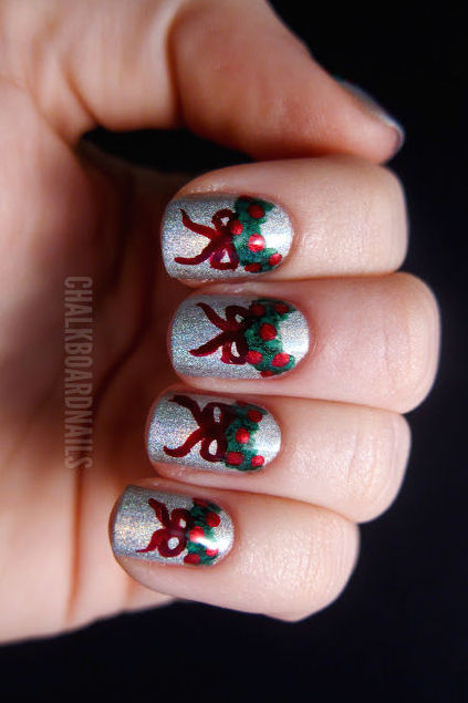 1479155732-wreath-christmas-nail-art-1