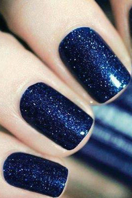 1479157325-midnight-blue-christmas-nail-art-1