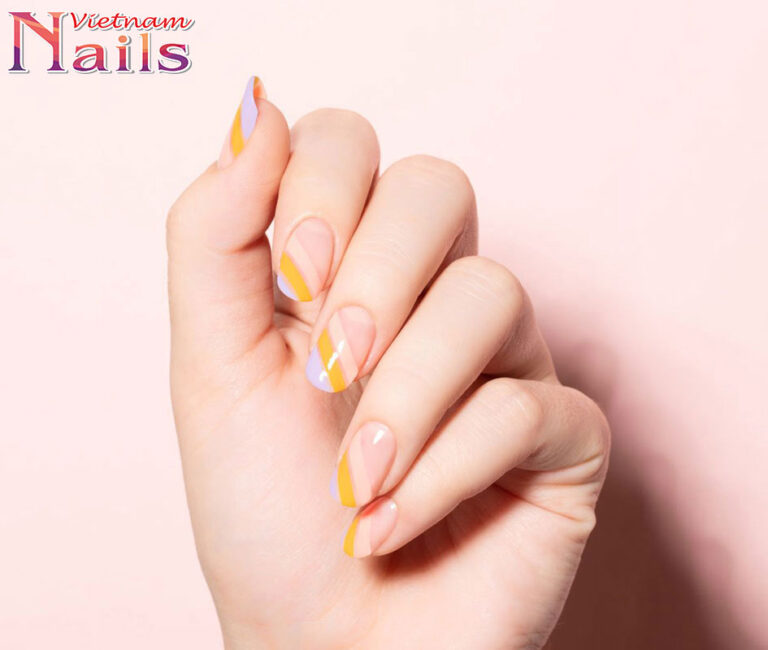 Mẫu nail sọc hoàn hảo cho mọi mùa trong năm